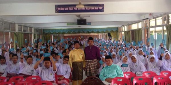 481-pelajar-sekolah-menengah-agama-chenor-menerima-sumbangan-muip-1