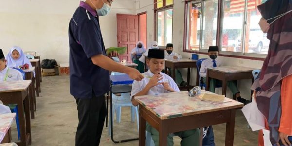 rm-23-000.00-bantuan-zakat-awal-pendidikan-agihkan-kepada-pelajar-smum-darul-naim,-kuala-krau-siri-2-1