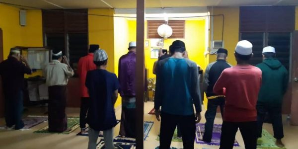 terawih-turut-didirikan-di-surau-koa-sawah-batu–1