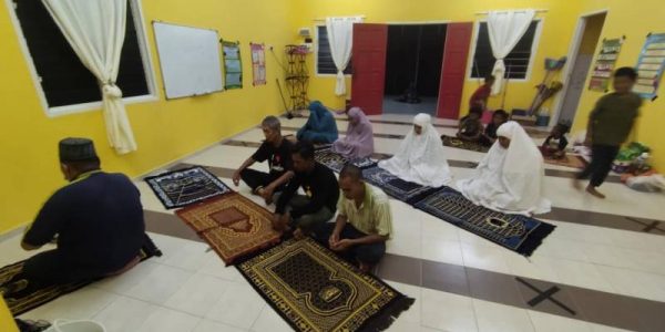 muip-pimpin-terawih-di-surau-koa-rantau-panjang–1