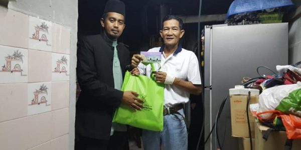 mangsa-kebakaran-terima-bantuan-1