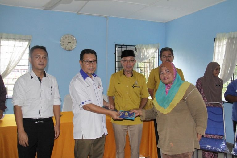 Bantuan Zakat Pahang 2018 Sarasehan Agustus Baznas Beri Bantuan Modal Bagi Pelaku Pusat Kutipan Zakat Pahang Kuantan Sampoo