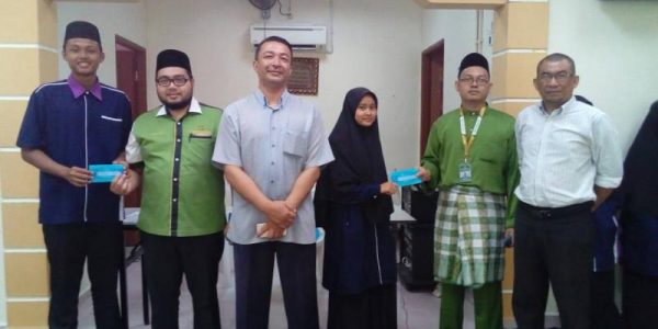 444-orang-pelajar-smabi-terima-zakat-pendidikan-muip-1