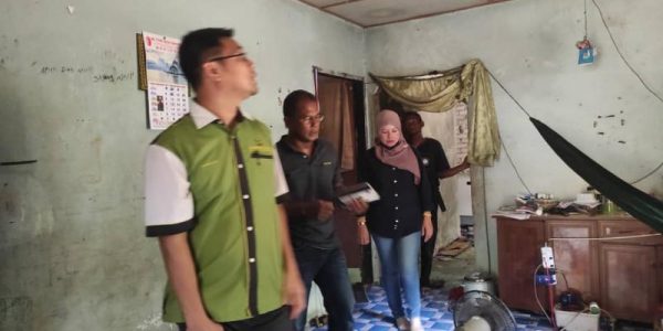 –3-keluarga-asnaf-terima-bantuan-baik-pulih-dan-bina-baru-rumah-daripada-muip-1